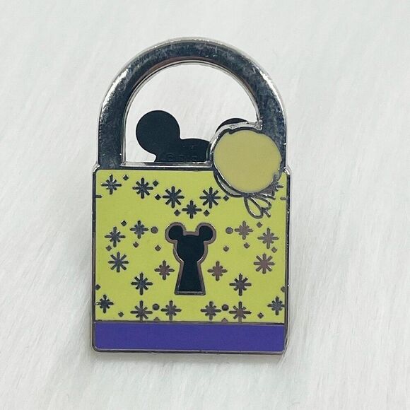 🔮 5/$25 Disney Peter Pan Tinker Bell Lock‎ Pin - Picture 1 of 2